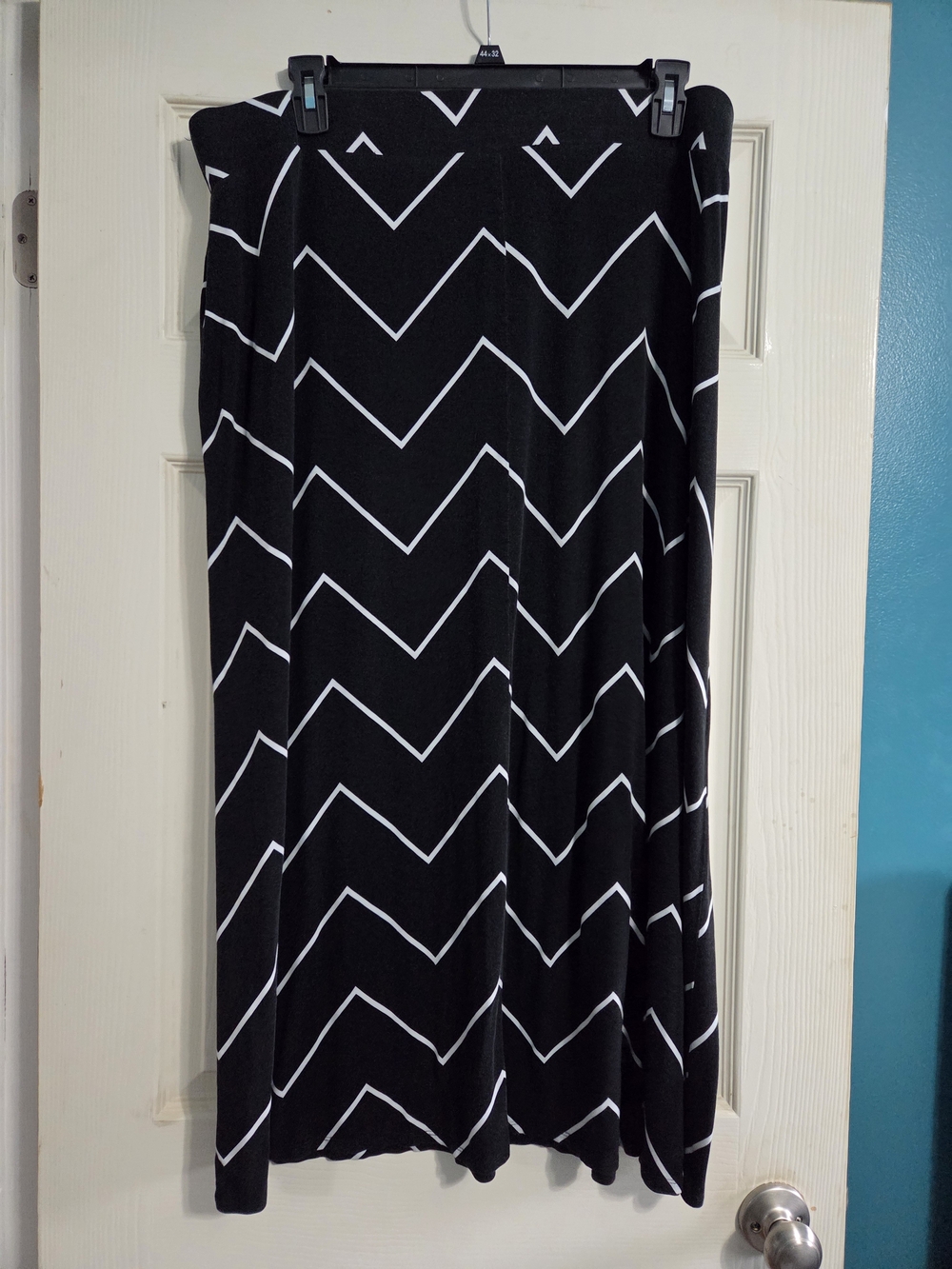 a.n.a A New Approach Black & White Chevron Knit Maxi Skirt